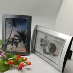 Metal curved picture frame